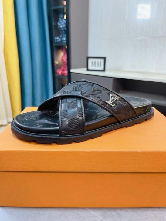 Picture of Louis Vuitton Slippers _SKULVsz38-44hnh0438968